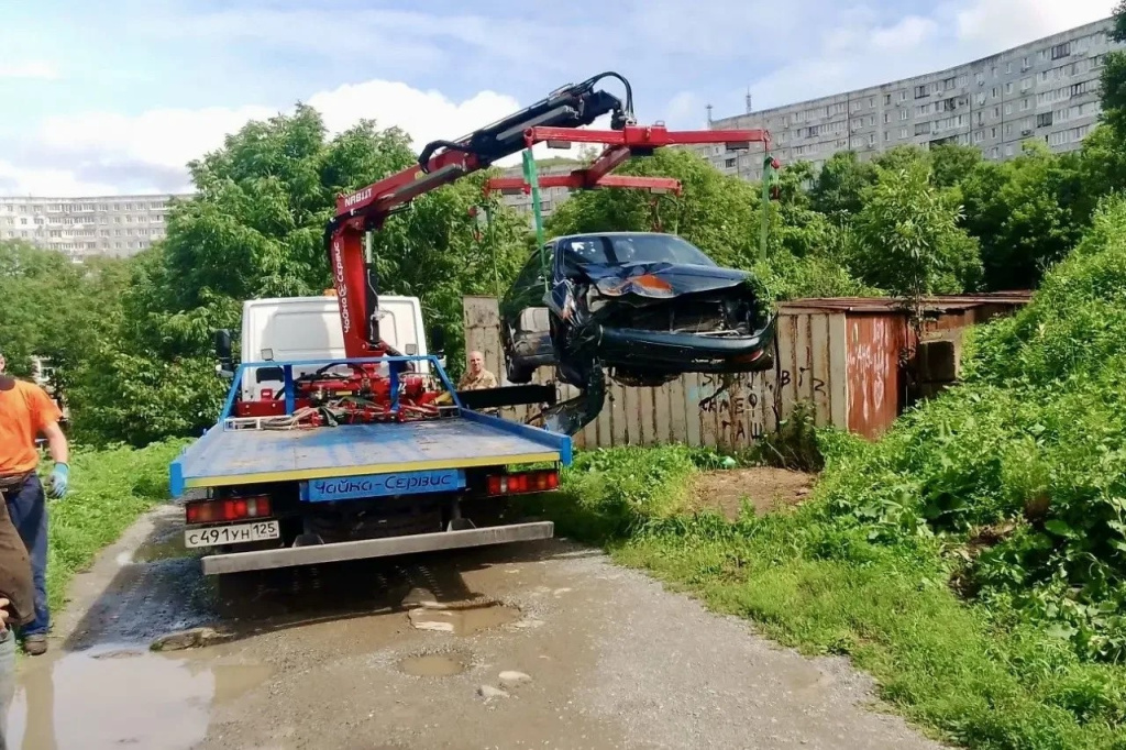 Еще 10 брошенных автомобилей убрали с улиц Владивостока