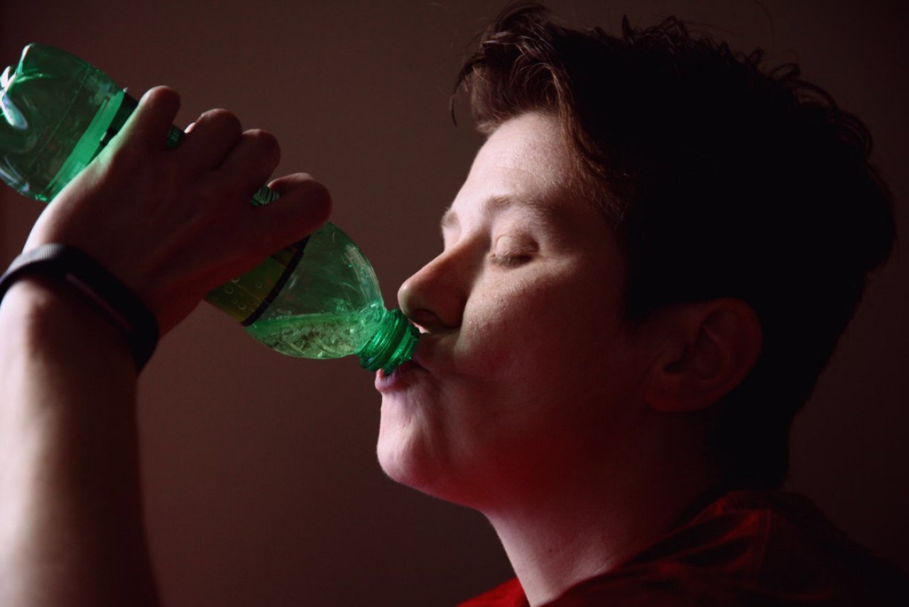 Надписи о вреде здоровью могут появиться на чипсах и газировке