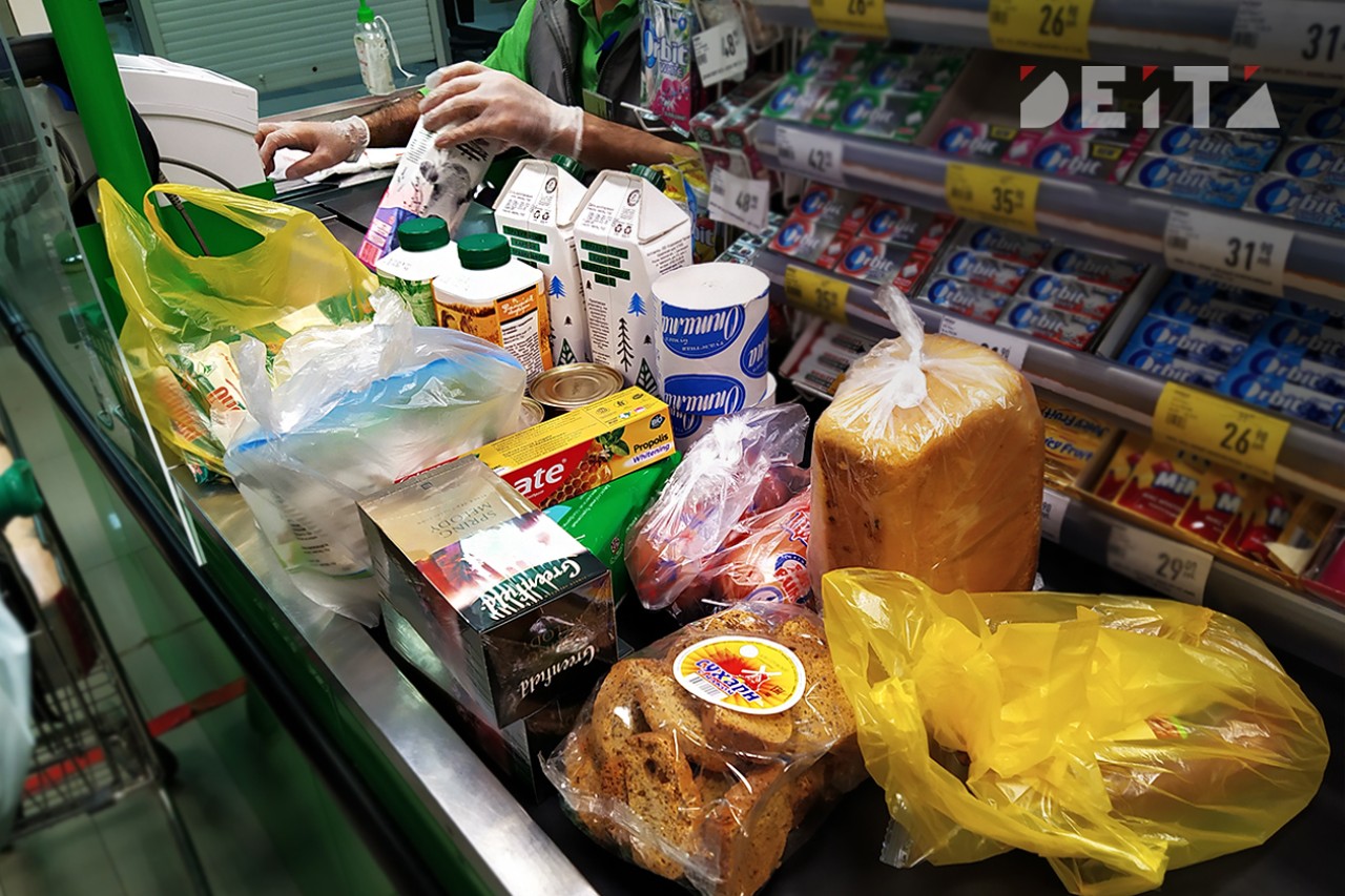 Какими продуктами пенсионерам стоит впрок закупиться в августе