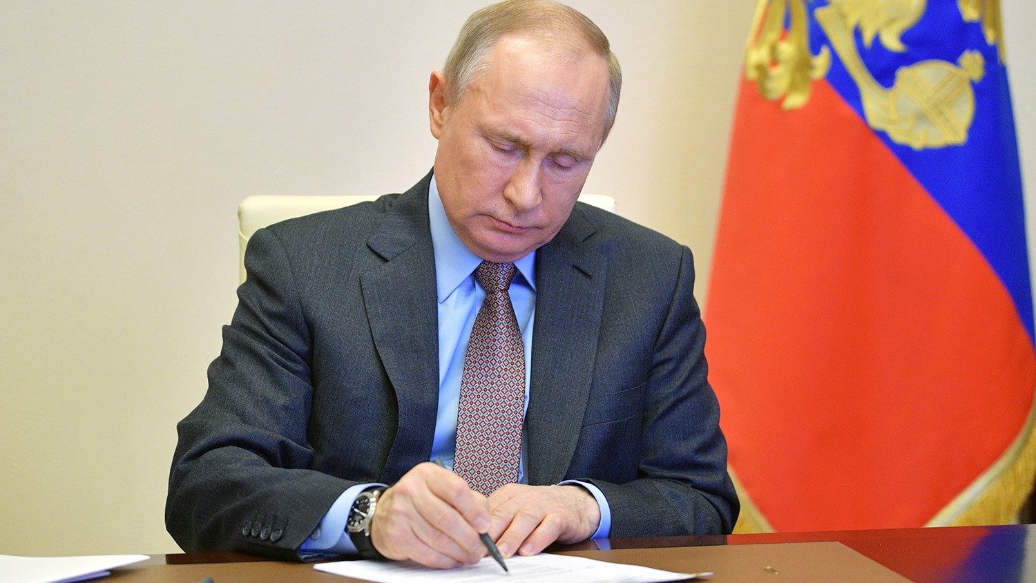 За что выдворят: Путин подписал закон о миграции