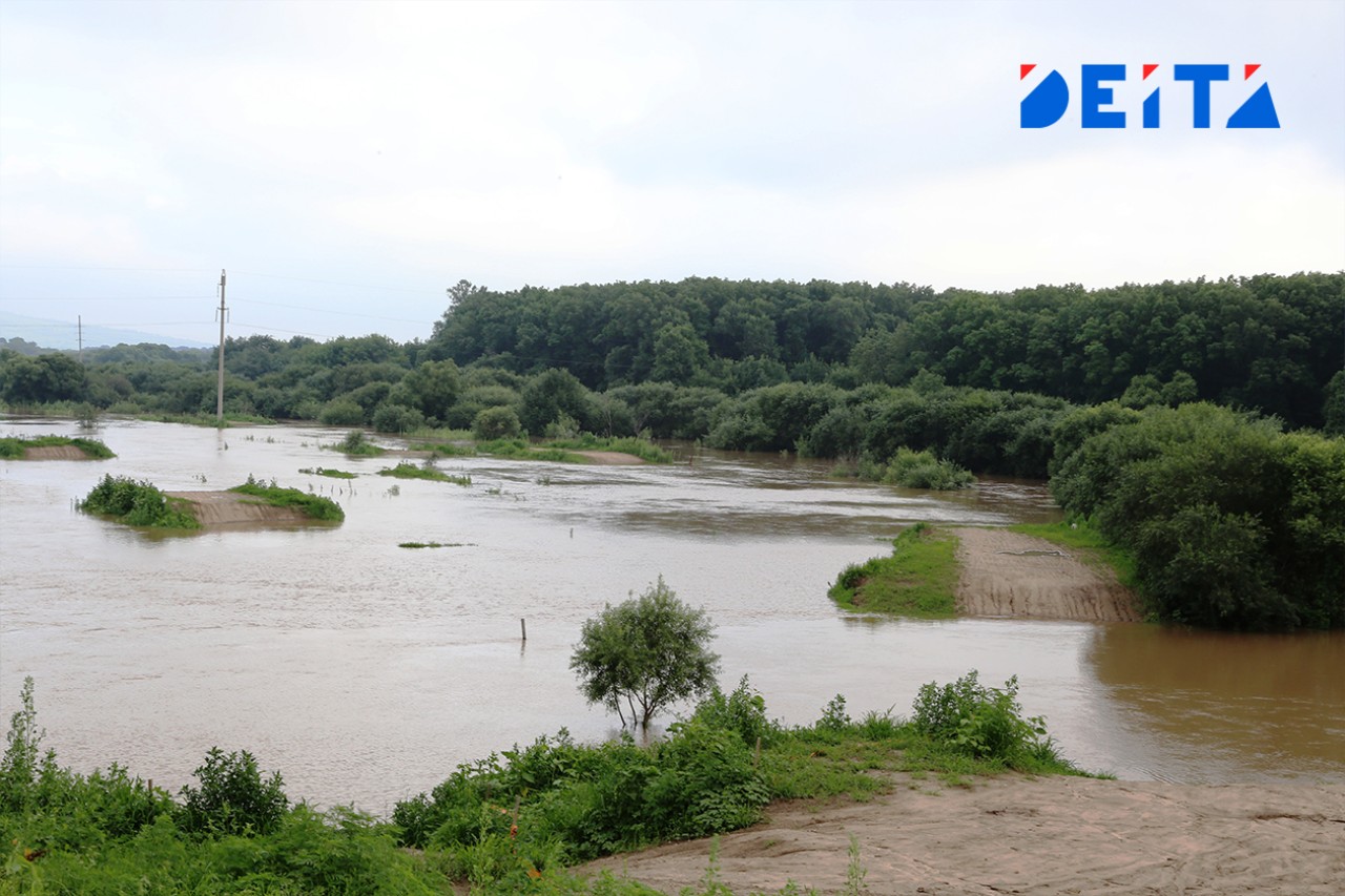 Разрушенный мост и отрезанное село: последствия паводка всё ещё устраняют в Приморье