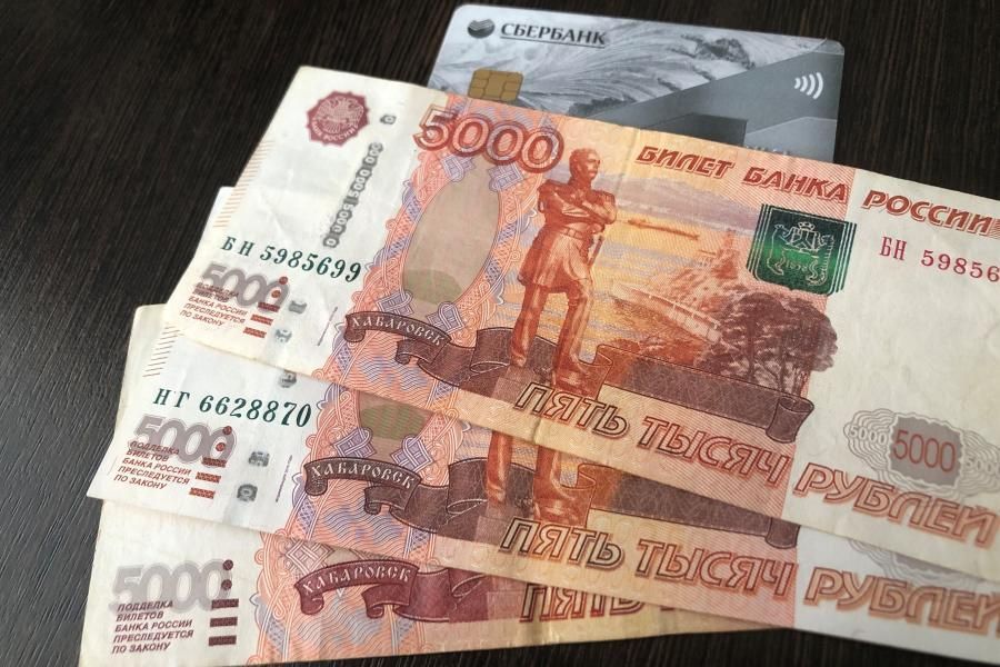 Деньги зачислятся на карту: пенсионерам сегодня придет по 27 400 рублей