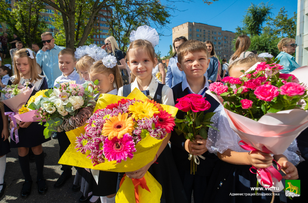 Во Владивостоке в этом году за парты сядут 6 тысяч первоклассников — МВД по Приморскому краю