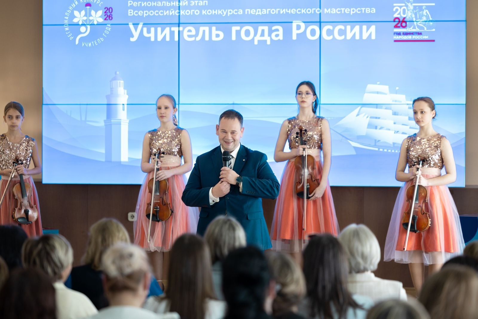 Спецклассы, идеальные результаты ЕГЭ и новые школы: итоги учебного года подвели во Владивостоке
