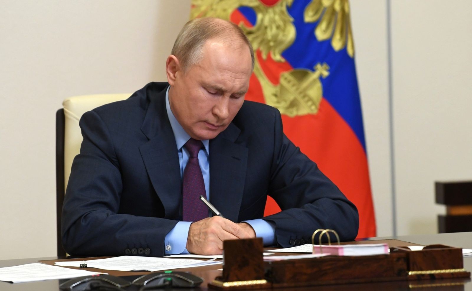 Путин разрешил вводить внешнее управление на стратегических объектах для защиты