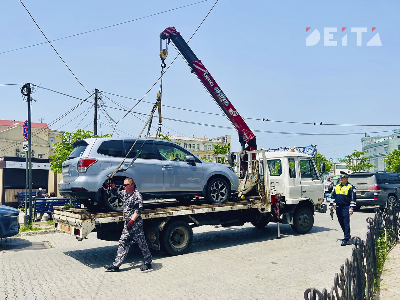 Незаконную парковку разгоняют в центре Владивостока