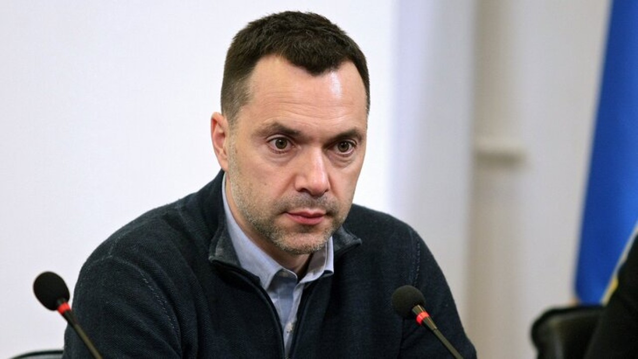 Экс-советник Зеленского Арестович* заочно получил 11-летний срок в России