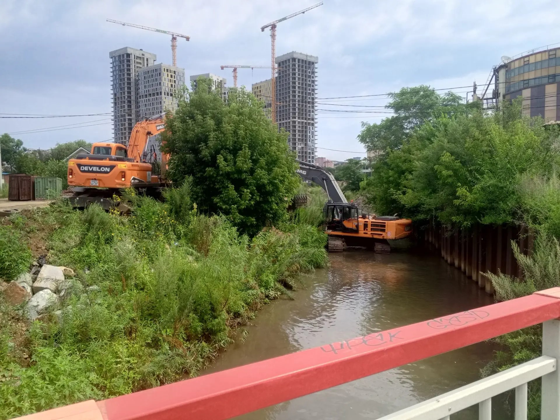 Более полукилометра Второй Речки расчистили во Владивостоке