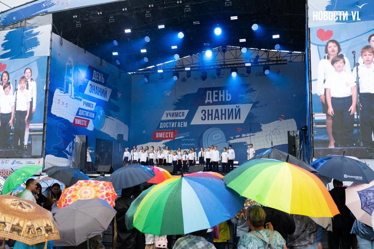 «Мама, я экстрасенс»: в День знаний во Владивостоке провели чемпионат по игре «Камень, ножницы, бумага» и битву хоров