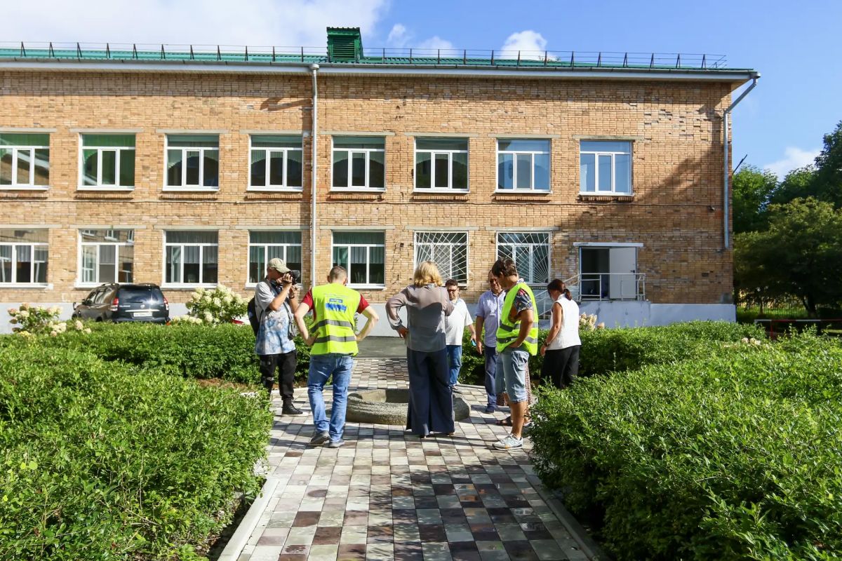 Территории двух школ Находки преображаются благодаря инициативному бюджетированию