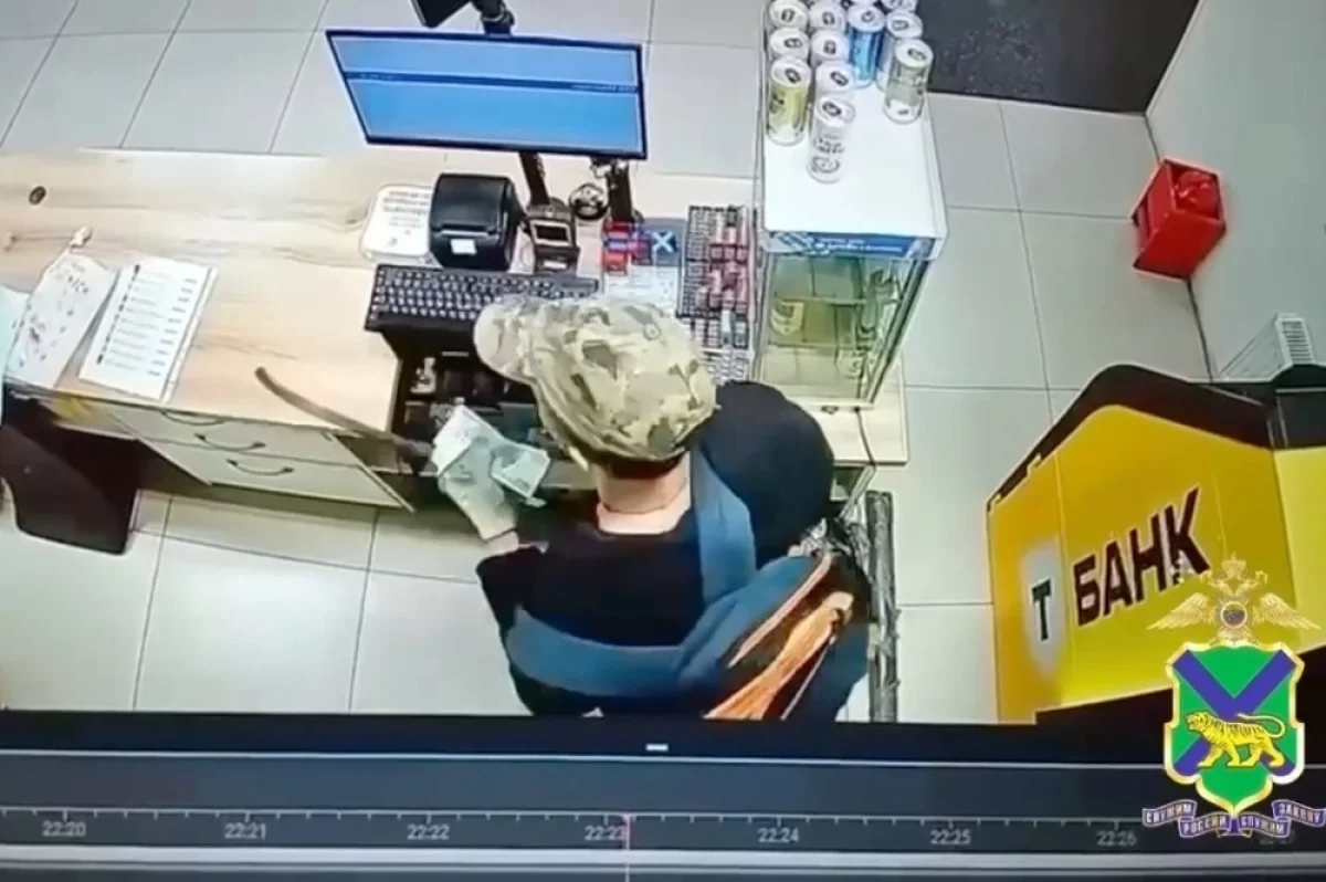 Во Владивостоке мужчина взломал кассу магазина и забрал около 30 тыс. руб.