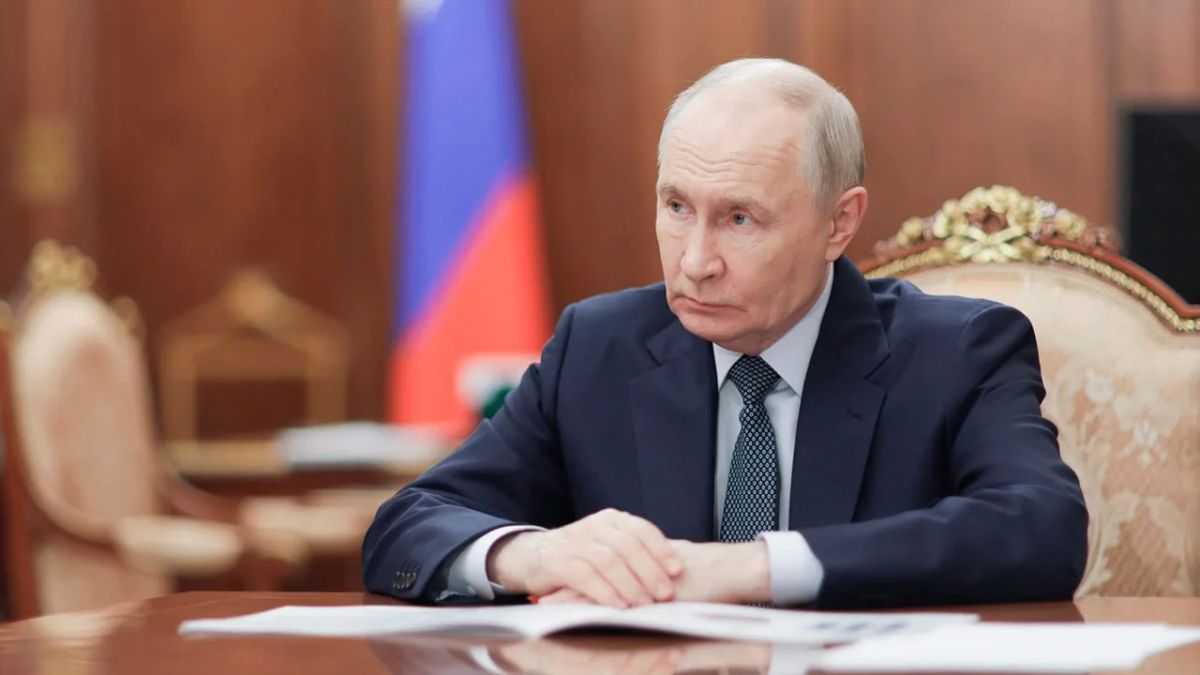 Путин встретится с Пашиняном в рамках саммита Шанхайской организации сотрудничества и проведет переговоры с Си Цзиньпином 31 августа в Бишкеке, сообщил помощник президента РФ Ушаков