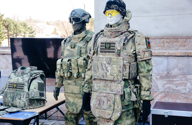 Уникальное производство тактических перчаток для боевых задач наладили в Приморье