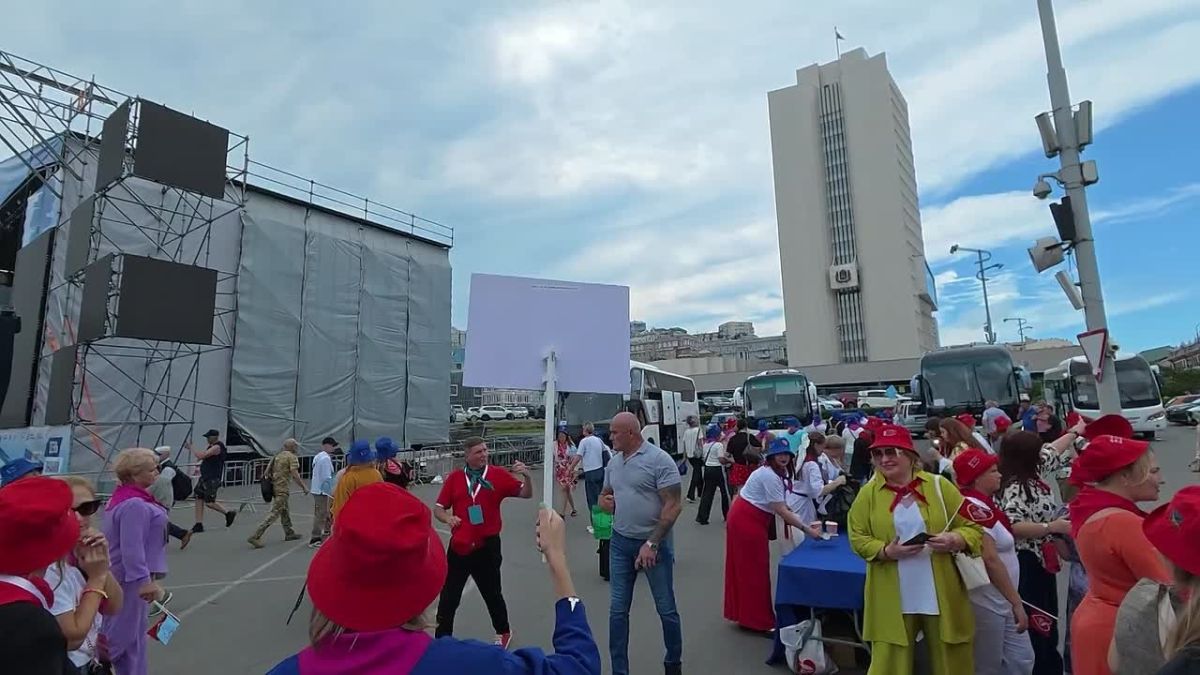 В детском центре «Юнга» Приморья стартовала творческая смена «Под крылом» — первый проект такого формата, объединивший участников специальной военной операции и их близких