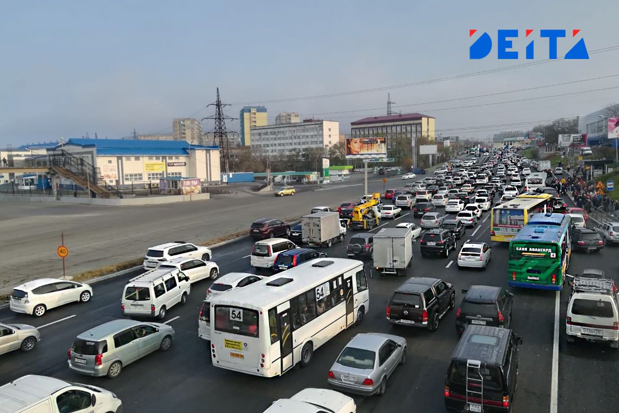 ДТП в разных районах Владивостока осложняют дорожное движение в час пик — DEITA.ru