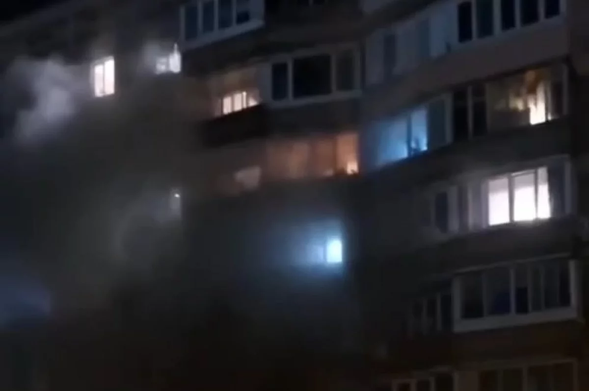 Пожарные спасли семь человек на пожаре в доме на Калинина во Владивостоке