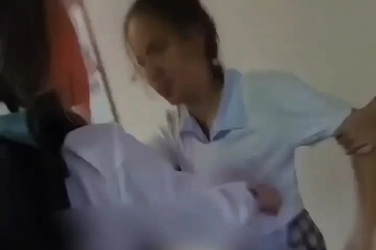 В школе Владивостока сначала подрались шестиклассницы, а затем родители