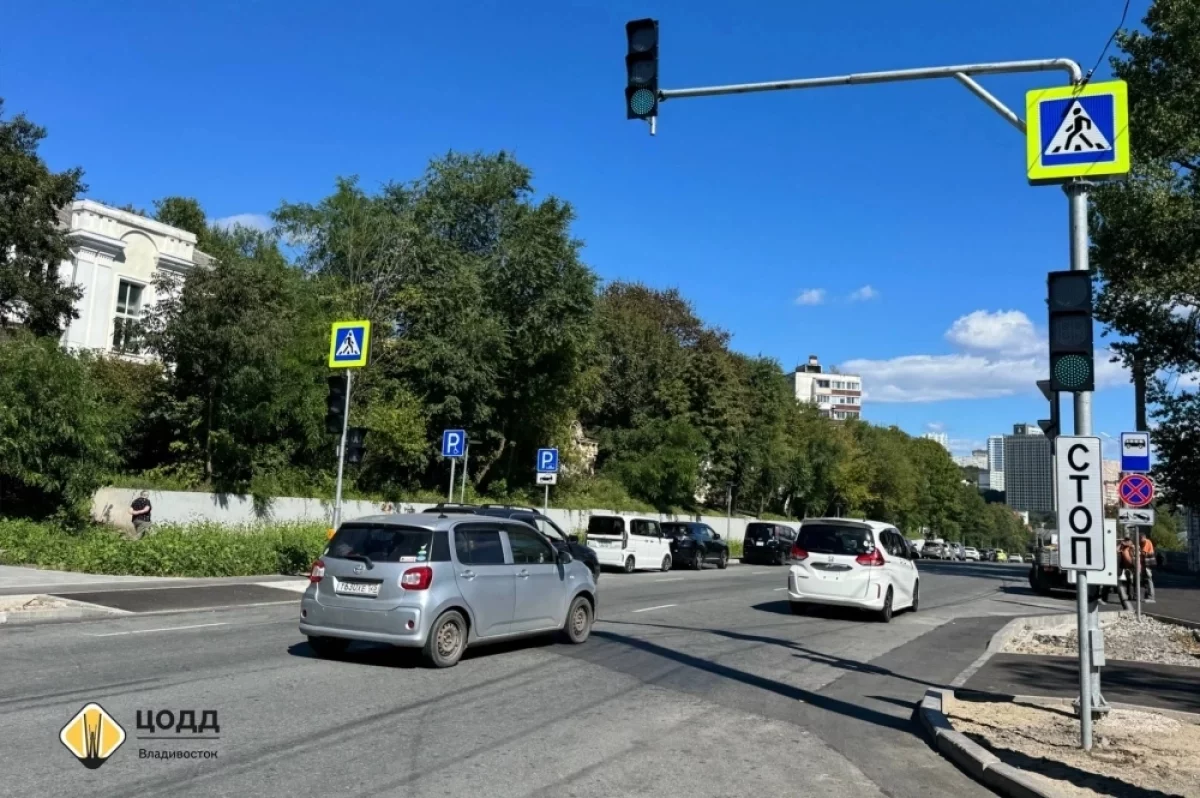 Новый светофор запустили у госпиталя ТОФ на Ивановской во Владивостоке — АиФ-Владивосток