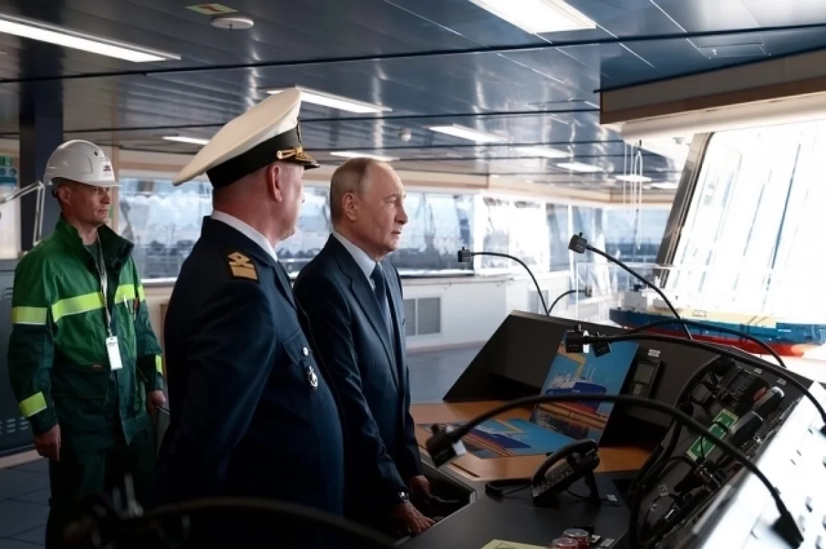 Президент РФ Владимир Путин осмотрел танкер и производство на ССК «Звезда» — АиФ-Владивосток