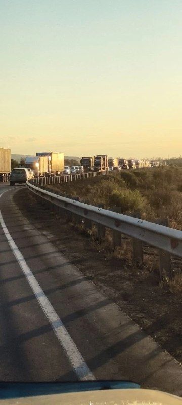 Адовая пробка на федеральной трассе. Вялотекущий ремонт моста над... — Вести Приморье