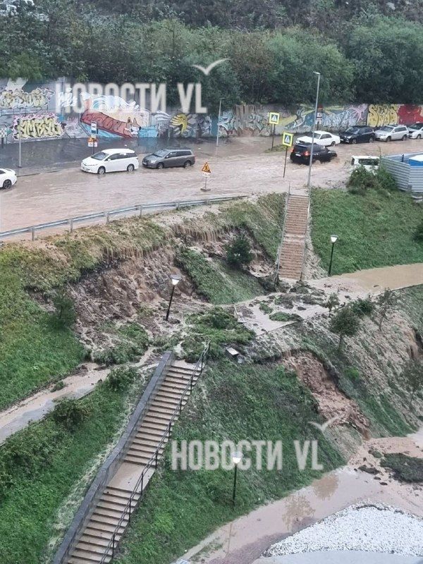 На Патрокле в районе «Североморской» грунты смыло на пешеходные тропы. — Новости VL.ru | Владивосток