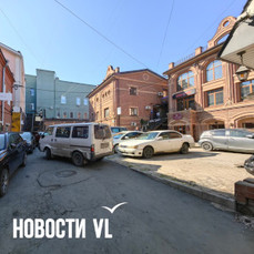 После демонтажа уютного «незаконного» дворика на Светланской появилась стихийная парковка