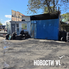 Шиномонтажка горела на Снеговой - никто не пострадал — VL.ru