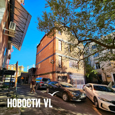В центре Владивостока уже восемь лет не могут снести здание, незаконно построенное вместо туалета — VL.ru