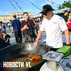 Запахи морепродуктов, чайные церемонии и бесконечный концерт: на набережной Спортивной гавани гремит фестиваль «Приморские муссоны» — VL.ru