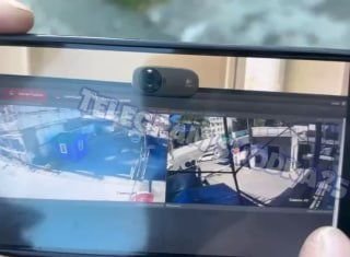 Кадры жуткого ДТП во Владивостоке попали на камеру На видео видно, как неуправляемый грузовик сносит автомобиль.