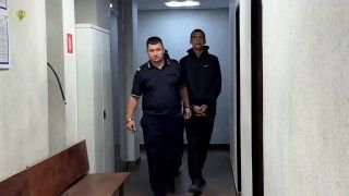 С учетом позиции прокуратуры Октябрьского района заключен под стражу обвиняемый в покушении на сбыт крупной партии — Прокуратура Приморья