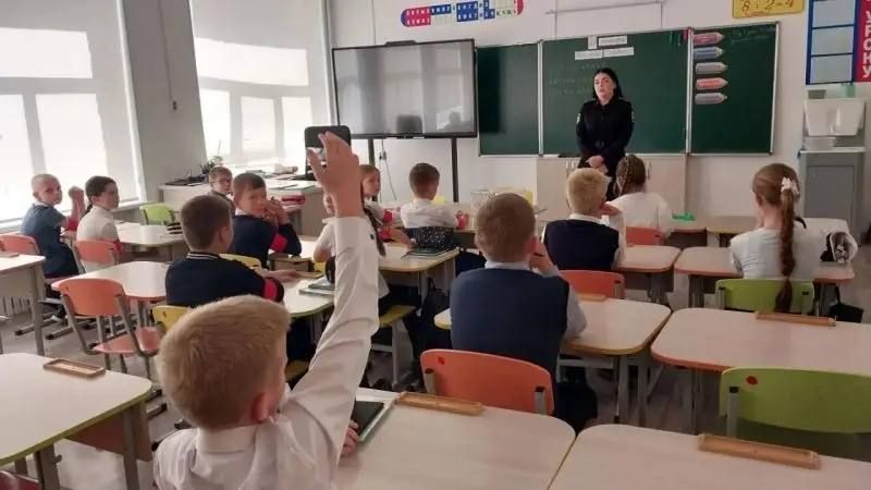 В Чугуевском округе Приморского края сотрудники полиции проводят оперативно-профилактическое мероприятие «Школа»