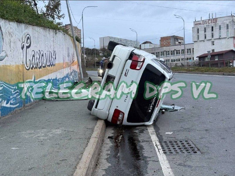 Загадочное ДТП произошло ранним утром на улице Героев Тихоокеанцев во Владивостоке — PrimaMedia.Приморье