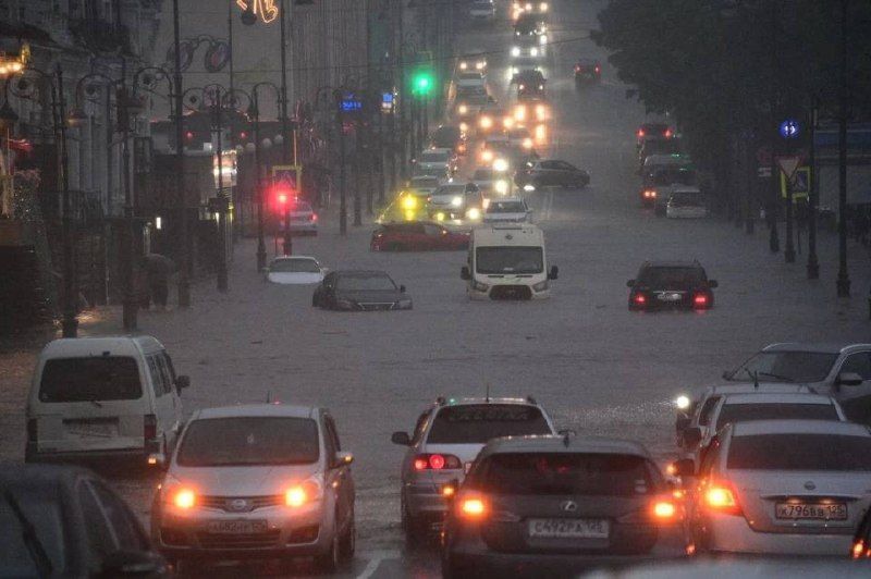 Во Владивостоке введен режим повышенной готовности в связи с надвигающимся ливнем и мощным ветром
