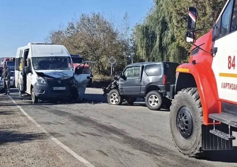 В ДТП с участием маршрутного автобуса и внедорожника пострадали четыре человека. — Полиция Приморья