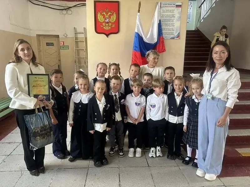 «Ненужную бумагу, пластик — на нужное дело!»: школьники Владивостока собирают использованные материалы на переработку.