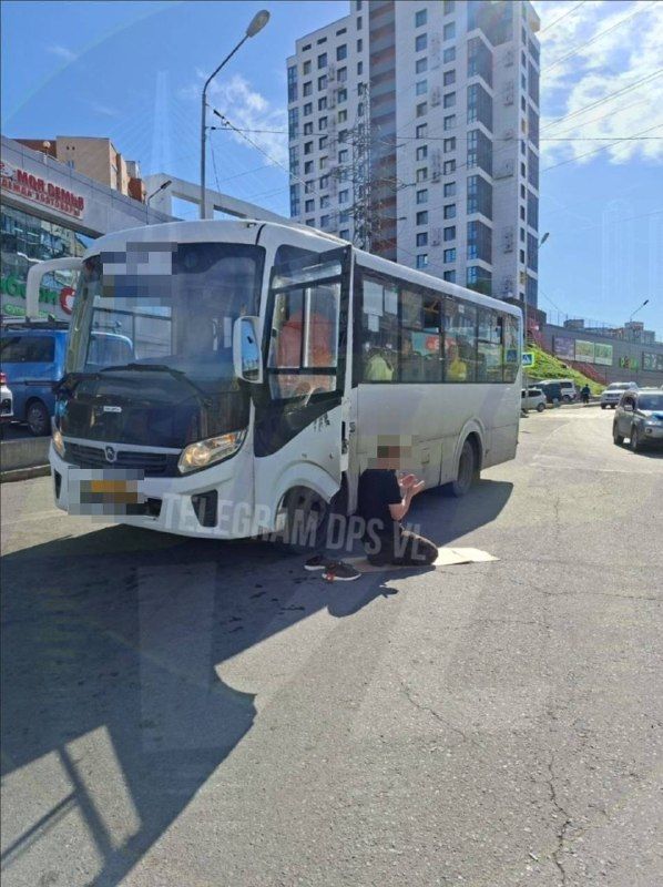 Водитель автобуса во Владивостоке прервал маршрут и начал совершать намаз прямо посреди дороги — PrimaMedia.Приморье