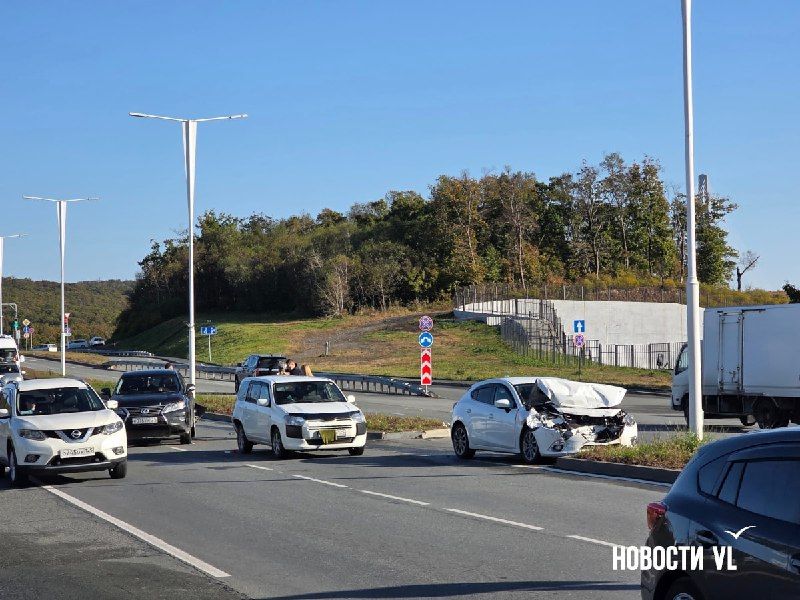 На Русском острове произошло ДТП с участием трёх автомобилей.