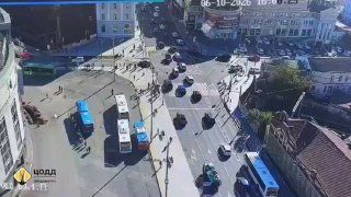 Момент ДТП со скорой и Lexus в центре Владивостока попал на видео. — DPS VL | Владивосток
