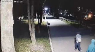 Вандалы разрисовали скамейки и урны на аллее Космонавтов во Владивостоке — ВОСТОК-МЕДИА | Владивосток и ДФО