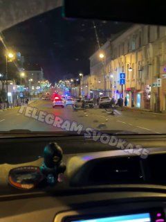 Во Владивостоке на Алеутской ночью произошло жесткое ДТП — автомобили едва не снесли людей — Svodka25 l Новости Приморья и Владивостока