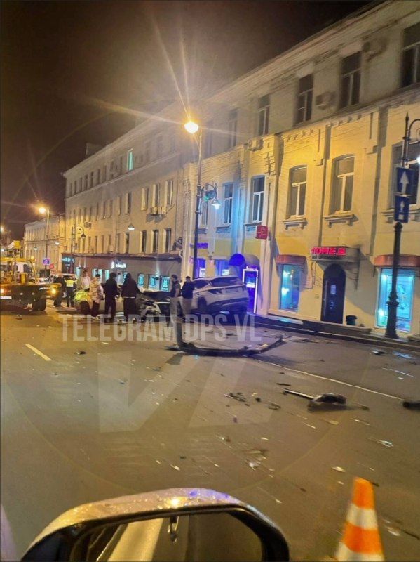 В центре Владивостока этой ночью произошло жёсткое ДТП. — DPS VL | Владивосток