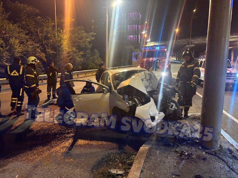Во Владивостоке на Седанке ночью произошло страшное ДТП — водитель Toyota Yaris погиб