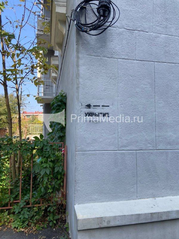 Надписи "УКРЫТИЕ" появились на домах на улице Алеутской во Владивостоке — PrimaMedia.Приморье