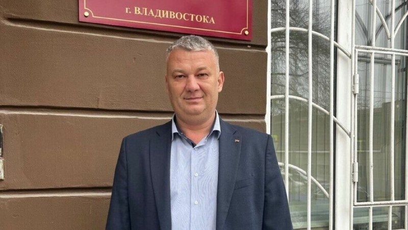 В Артёме сотрудники Центра «Э» задержали блогера Максима Чихунова из-за публикации шестилетней давности. — DPS VL | Владивосток