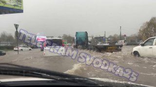 Лютый потоп прямо сейчас на Луговой во Владивостоке — насосы не справляются