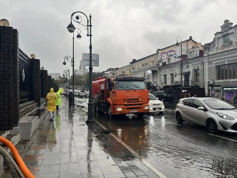 Городские службы устраняют последствия сильного дождя. — Администрация Владивостока