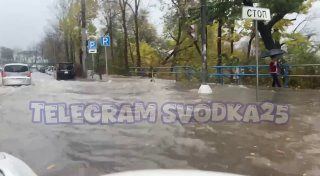 Луговую во Владивостоке затопило после сильного дождя — PrimaMedia.Приморье