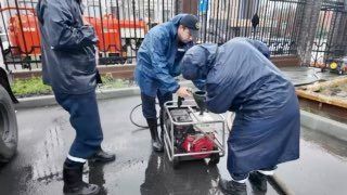 49 мм осадков выпало за пять часов, а ливнёвки забила листва во Владивостоке