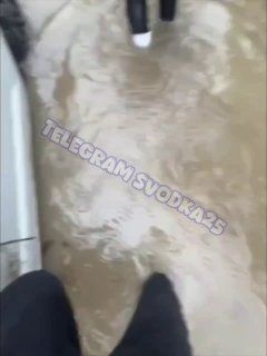 Во Владивостоке на Невельского маршрутка заглохла прямо посреди «моря» — пассажиров высадили по колено в воду — Svodka25 l Новости Приморья и Владивостока